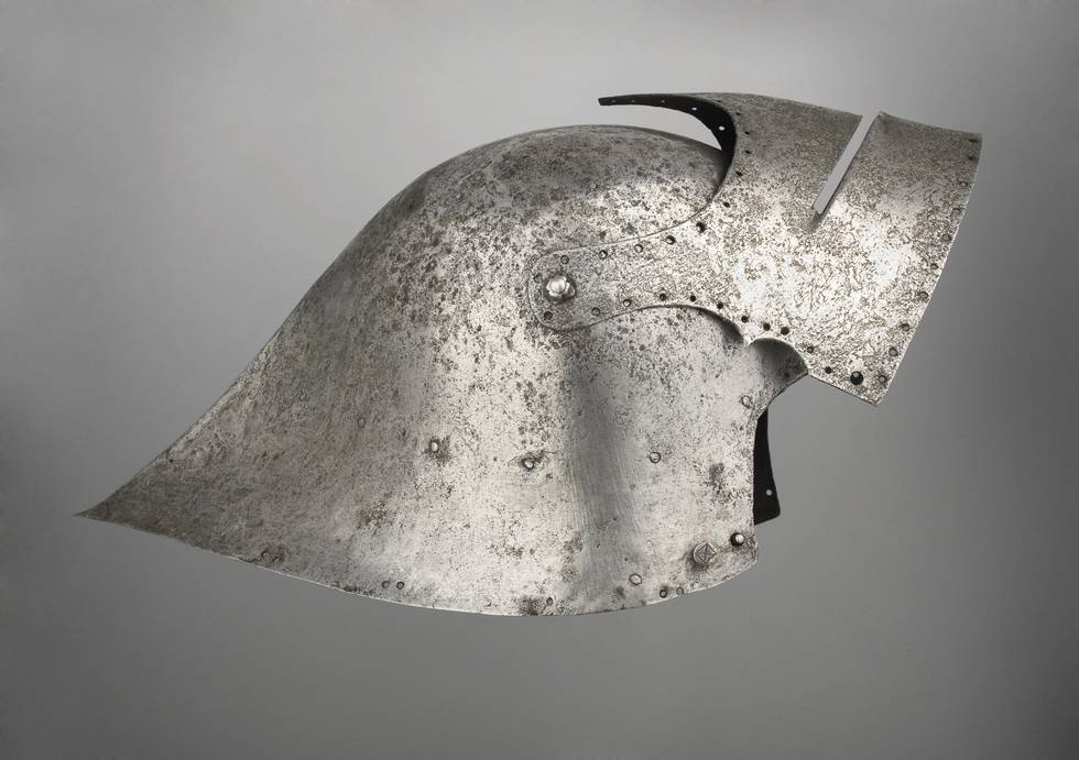 A81 right visor raised.jpg