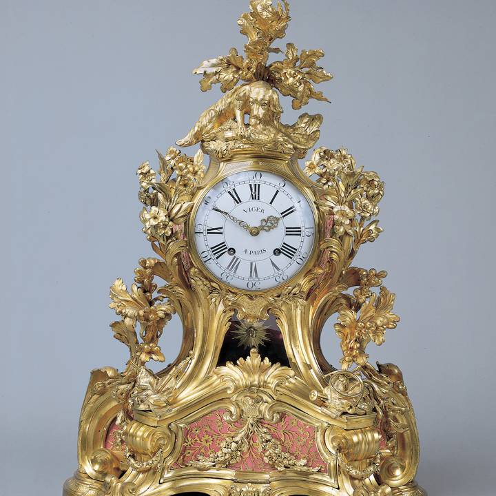 An image of a musical clock