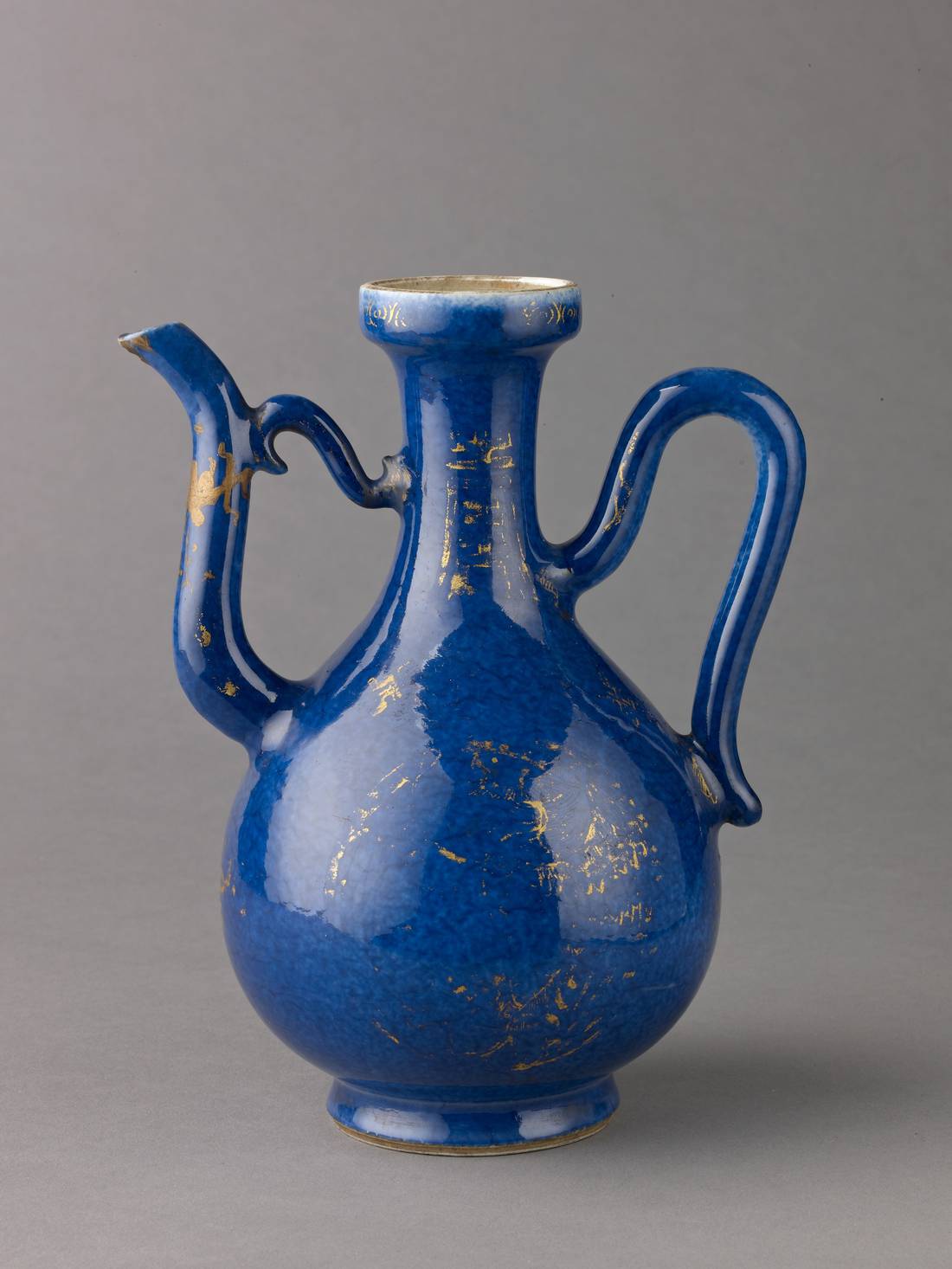 Fig. 11: Ewer porcelain, China, Qing Dynasty, Kangxi period, 1662–1722.