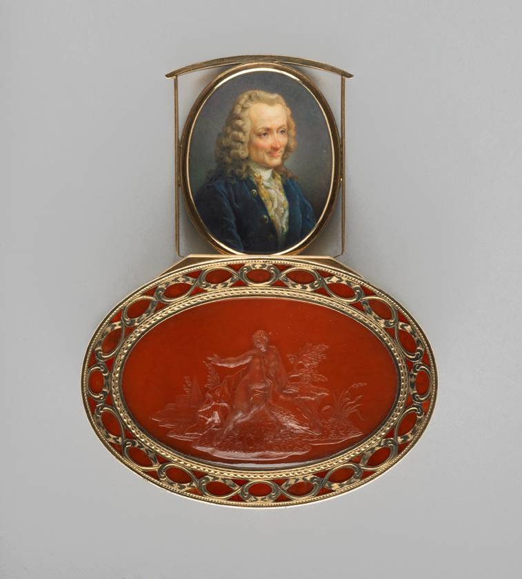 Top of orange hardstone and gold box showing miniature of man