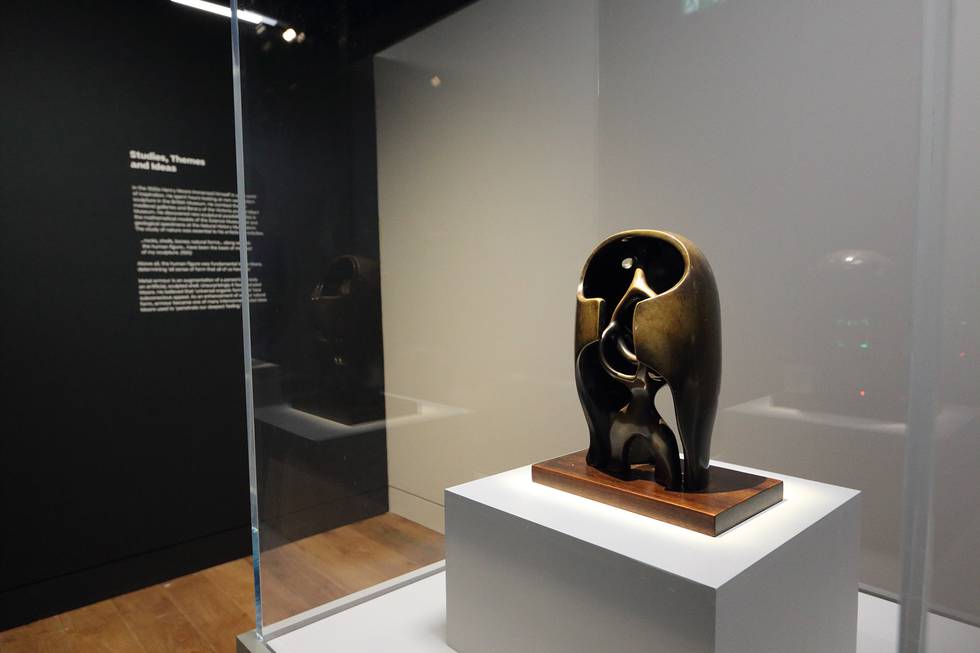 A sculpture by Henry Moore in a cabinet in an exhibition