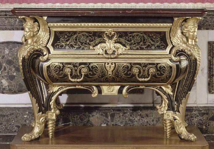 Chest of Drawers, André-Charles Boulle, 1708–9. Châteaux de Versailles et de Trianon (14279.1). © Châteaux de Versailles et de Trianon.