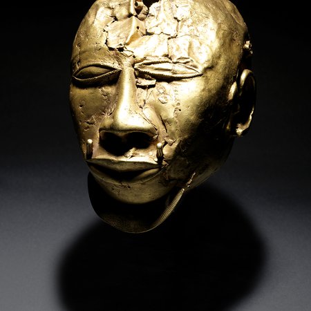 An image of a gold trophy head