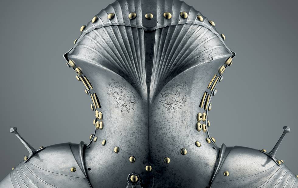Photograph of the back and shoulders of a jousting armour