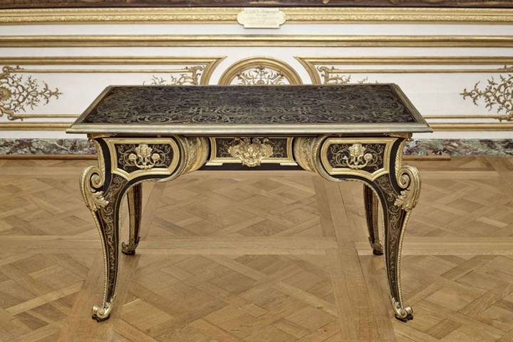Desk, attributed to André-Charles Boulle, about 1700. Château de Chantilly, Musée Condé (OA 358). © Château de Chantilly, Musée Condé.